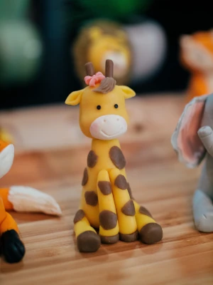 Bolo decorado profissional formato girafa para vender